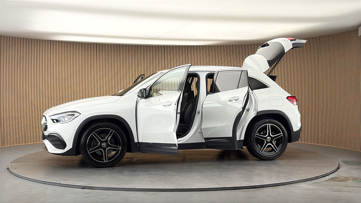 More views of Mercedes-Benz GLA