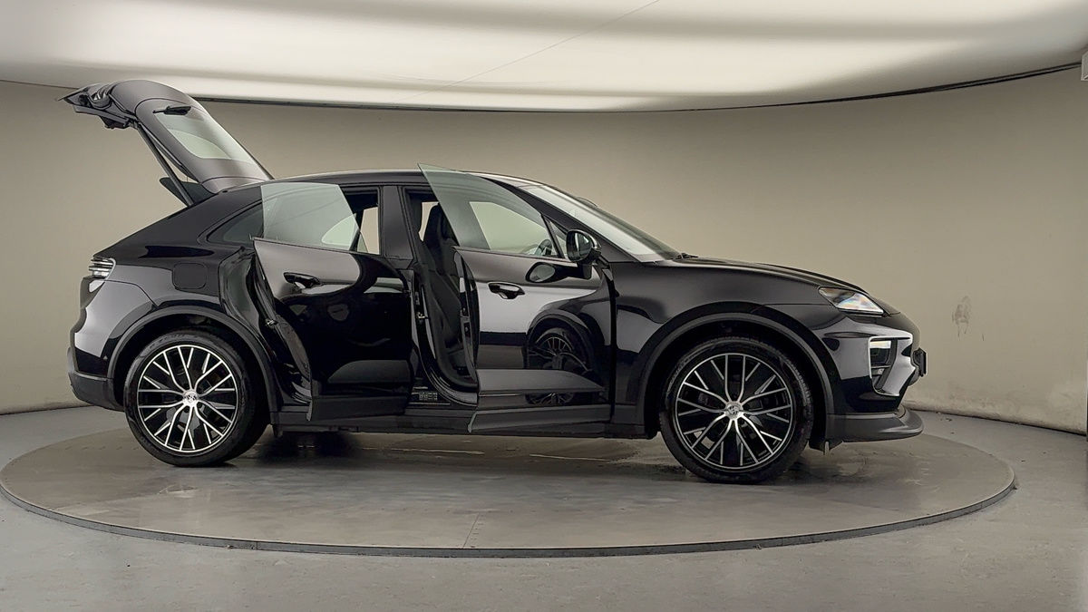 More views of Porsche Macan