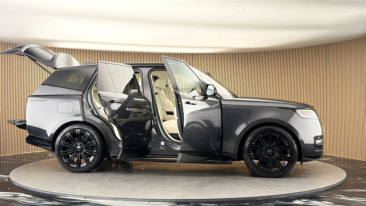 More views of Land Rover Range Rover