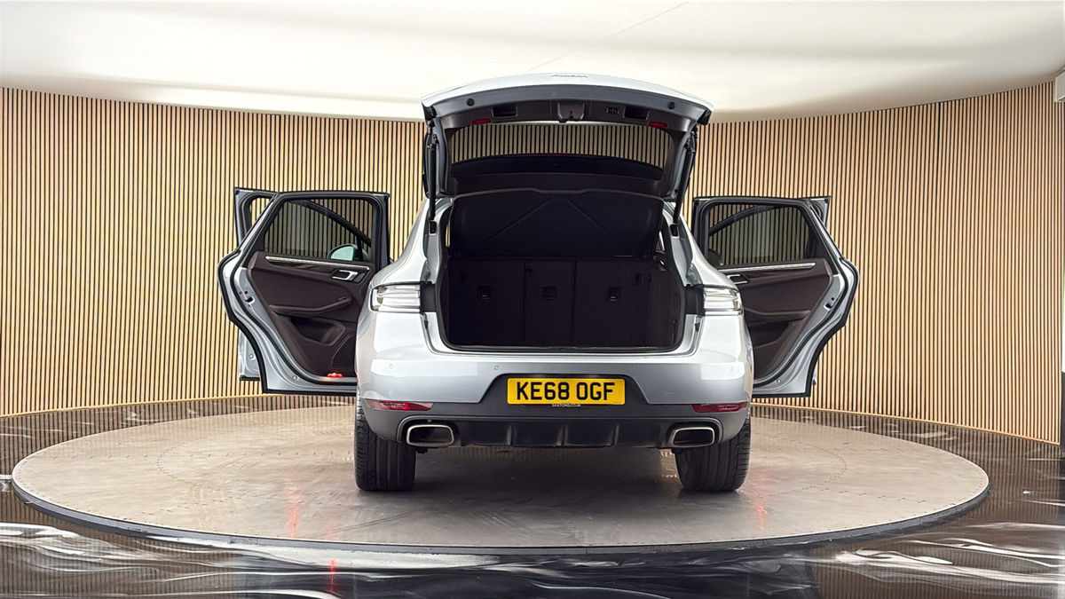 More views of Porsche Macan