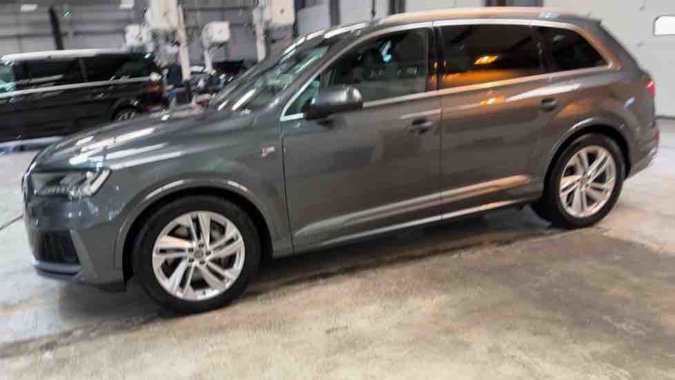 More views of Audi Q7