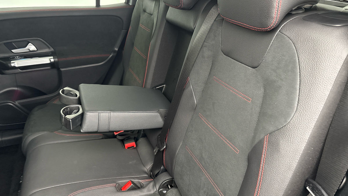 Mercedes-Benz GLB Image 9