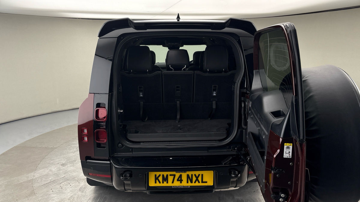 Land Rover Defender 130 Urban Image 11