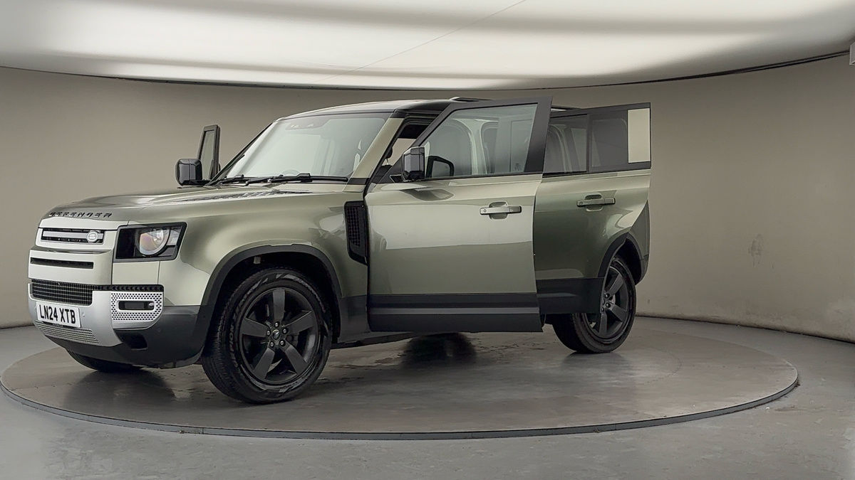 Land Rover Defender 110 Image 22