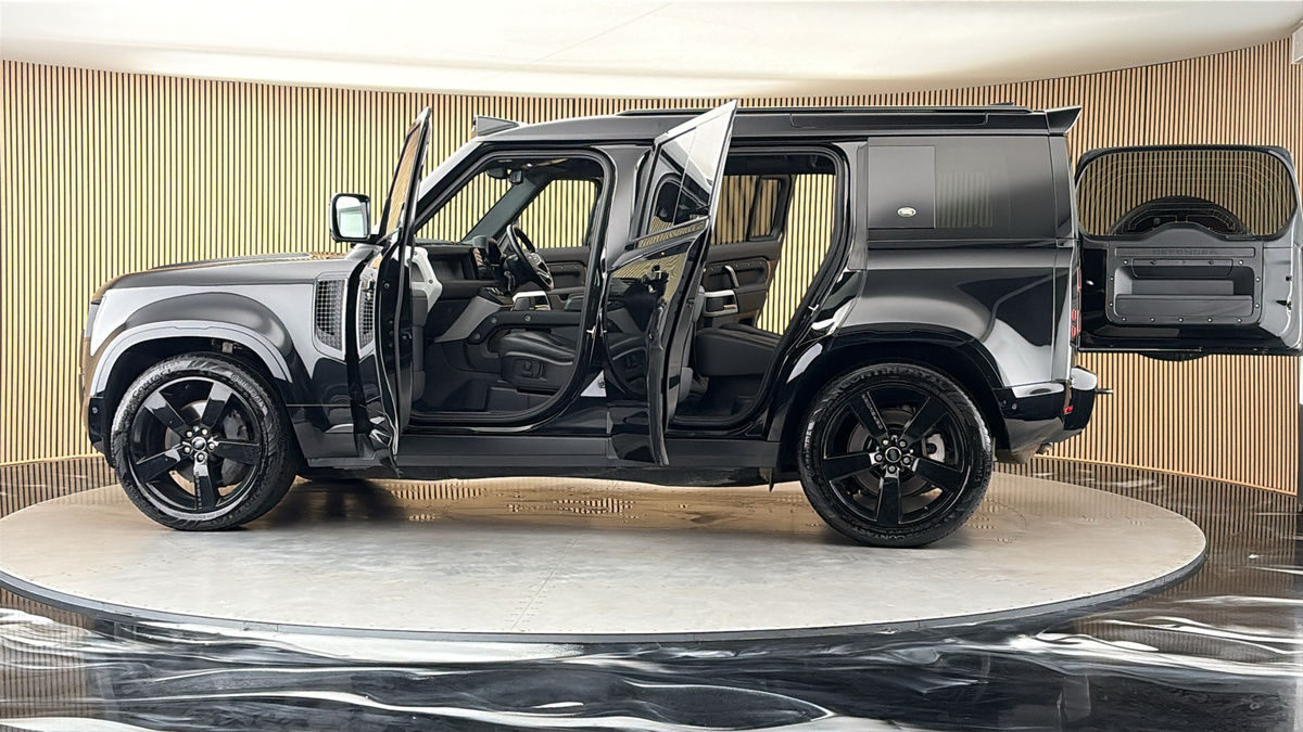 More views of Land Rover Defender 110