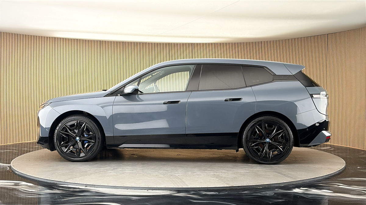 More views of BMW iX