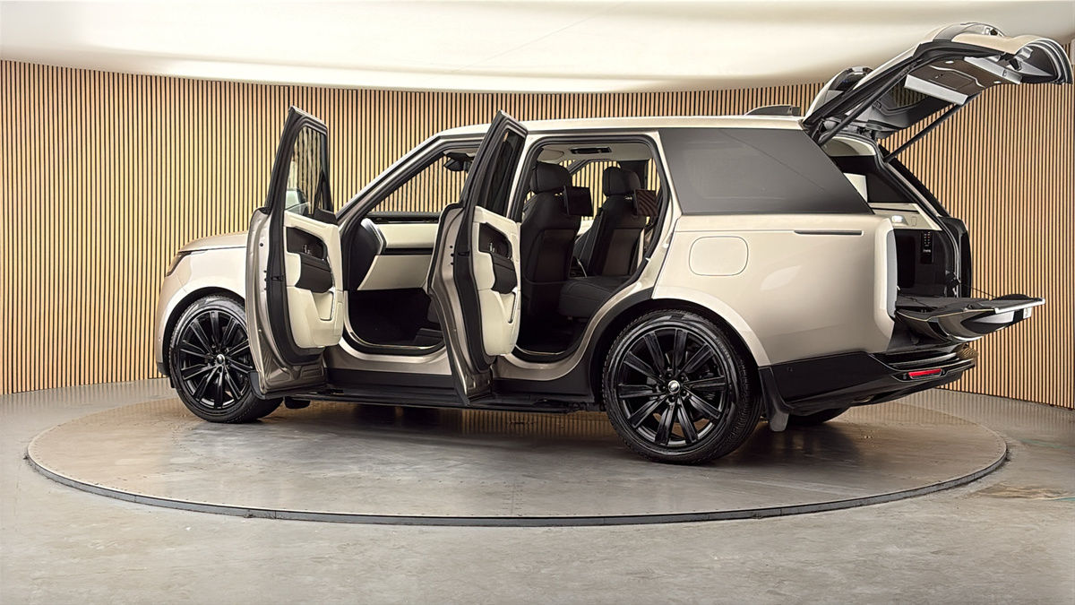 More views of Land Rover Range Rover