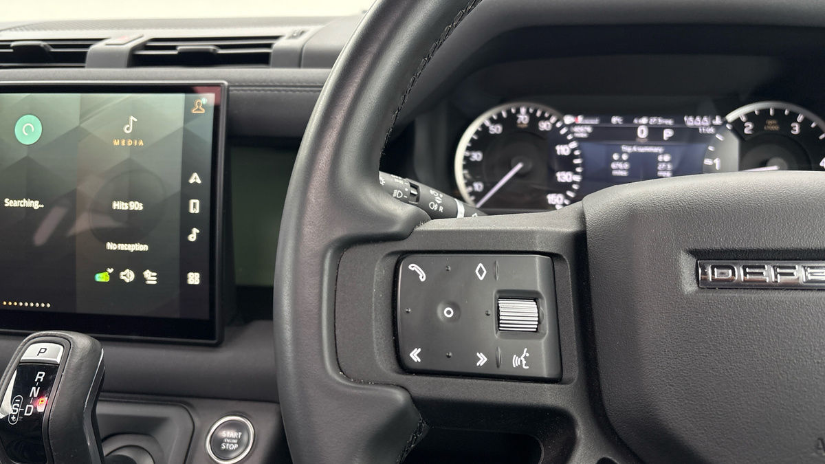 Land Rover Defender 110 Image 13