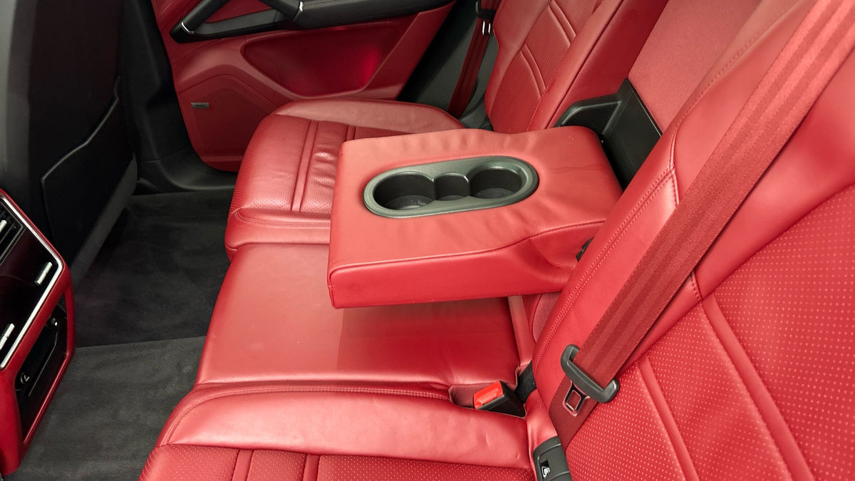 Porsche Cayenne Image 9