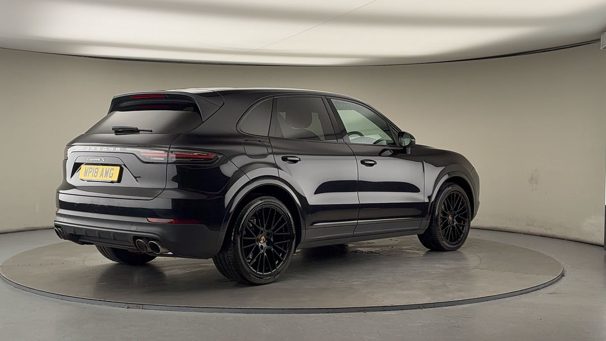 Porsche Cayenne Image 21