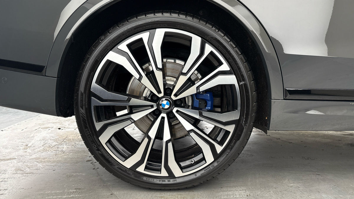 BMW X7 Image 10