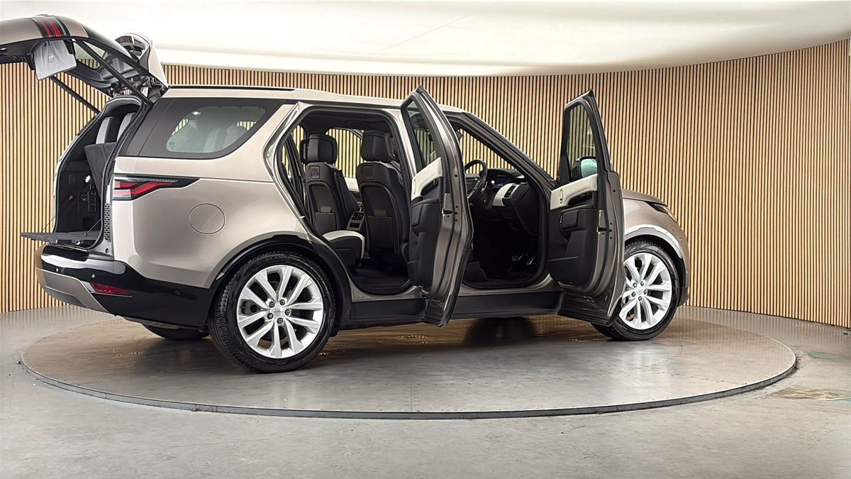 More views of Land Rover Discovery