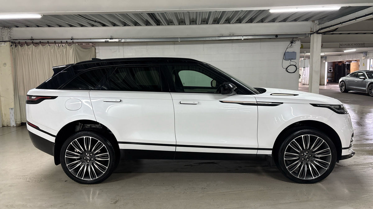 Land Rover Range Rover Velar Image 16