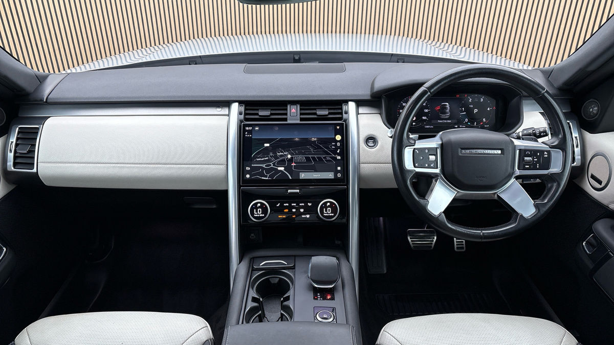 Land Rover Discovery Image 12