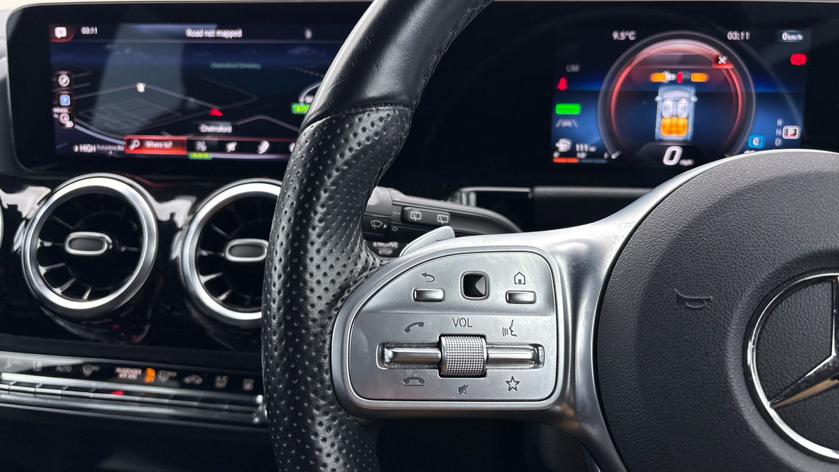 Mercedes-Benz GLA Image 13