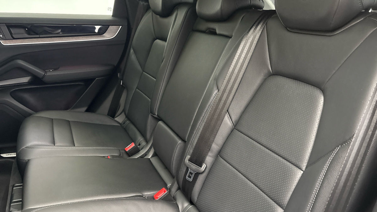 Porsche Cayenne Image 8