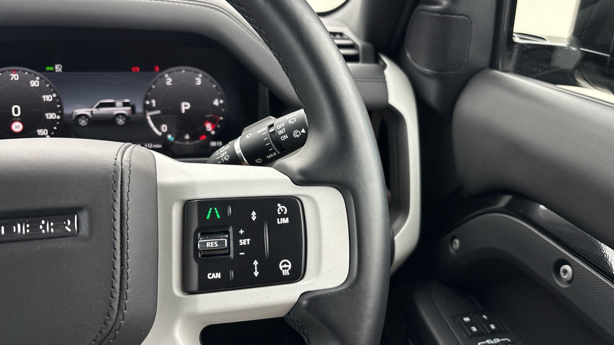 Land Rover Defender 90 Image 14