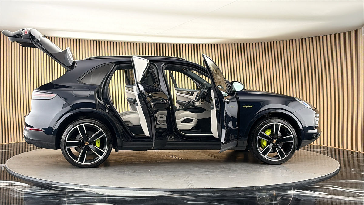 More views of Porsche Cayenne
