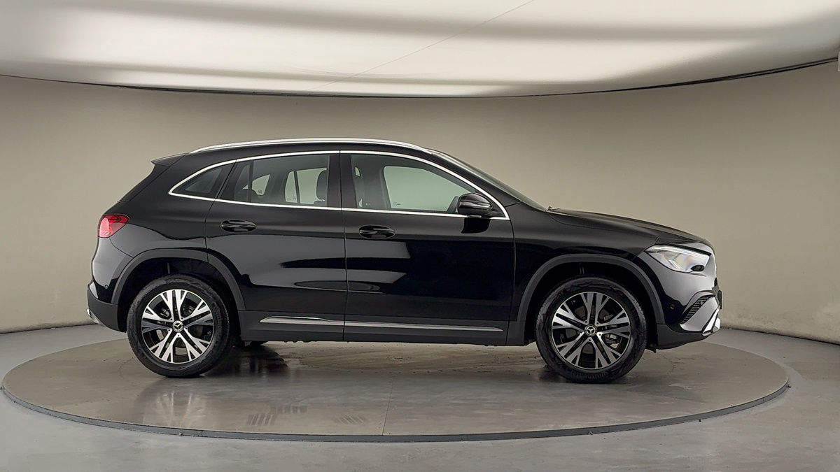 More views of Mercedes-Benz GLA