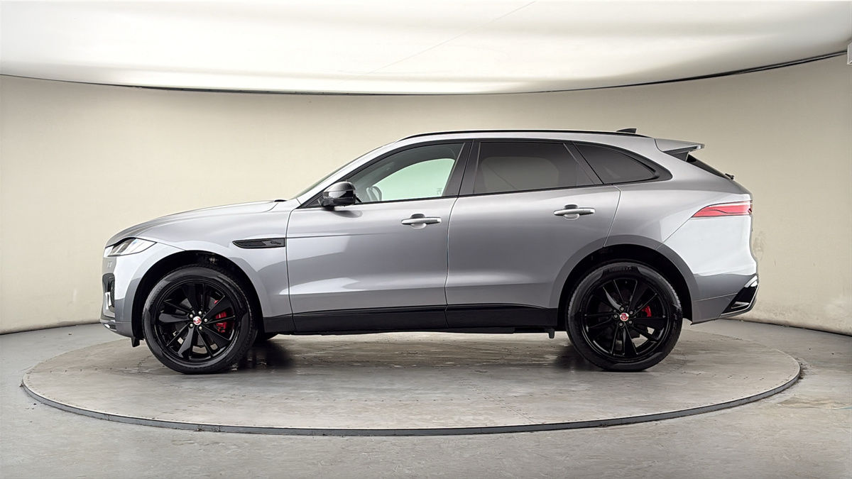 Jaguar F-PACE Image 15