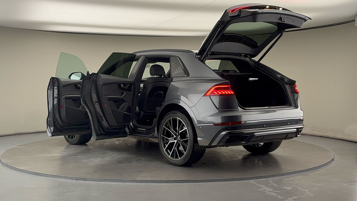 More views of Audi Q8