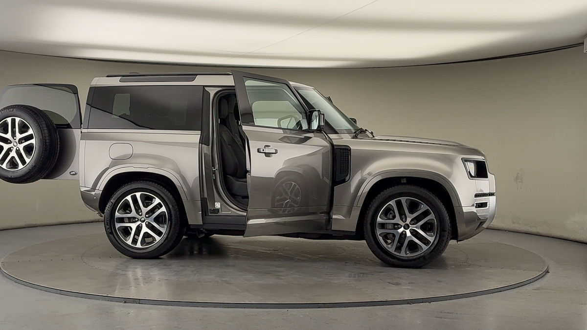 More views of Land Rover Defender 90