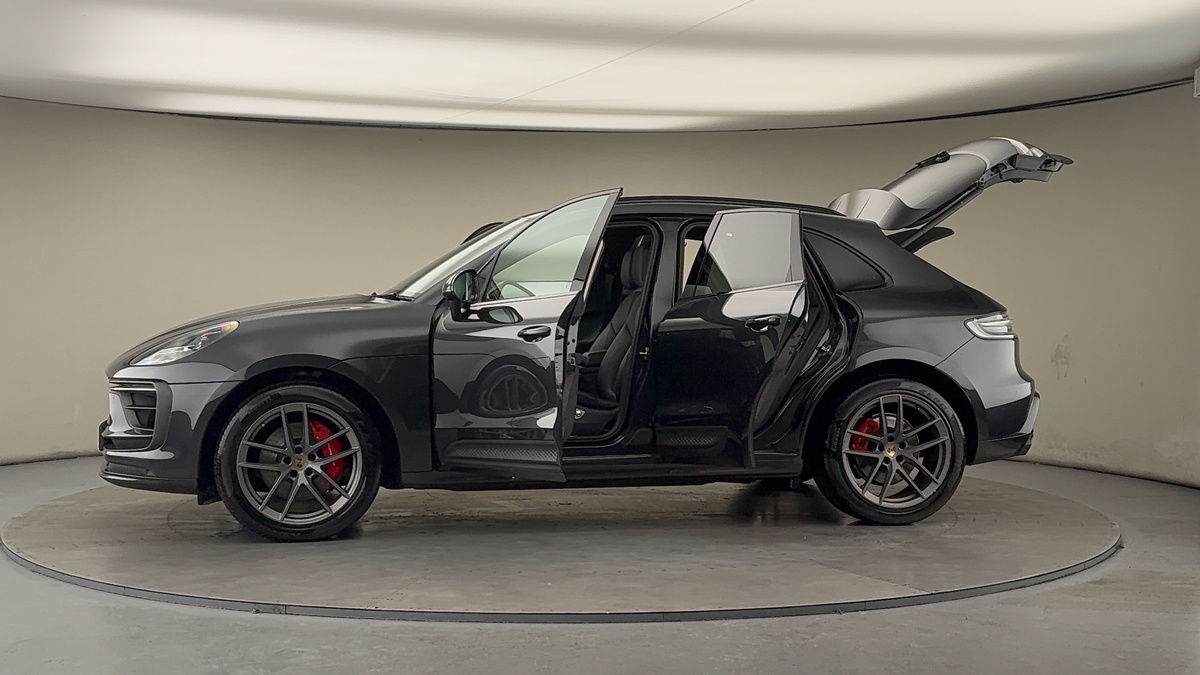 More views of Porsche Macan