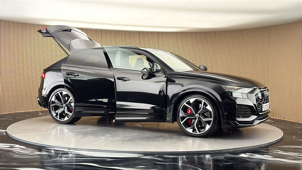 More views of Audi RSQ8