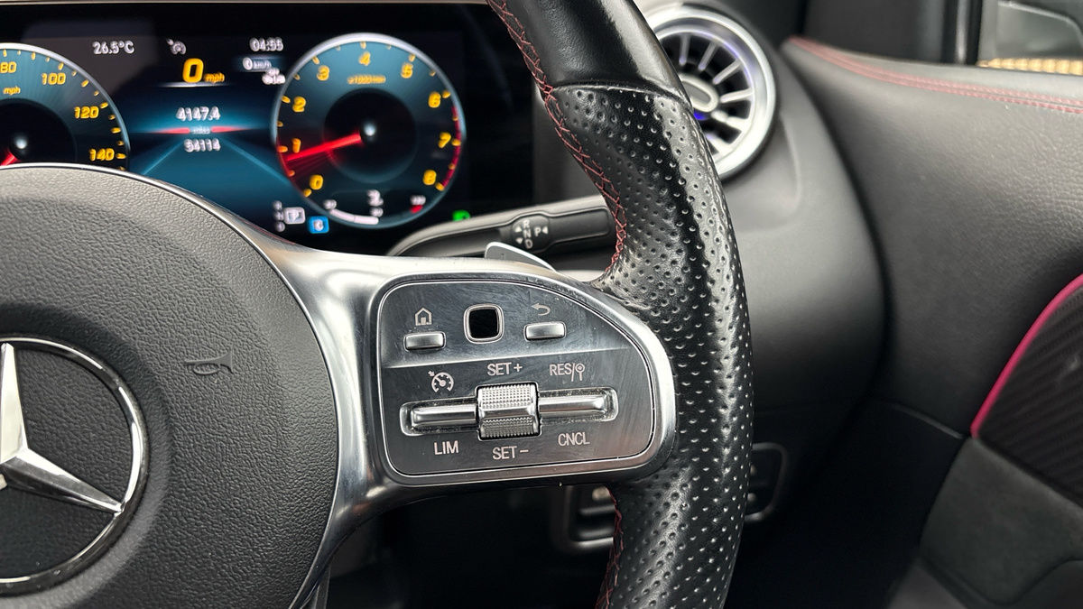 Mercedes-Benz GLA Image 14