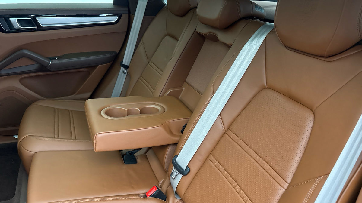 Porsche Cayenne Image 9