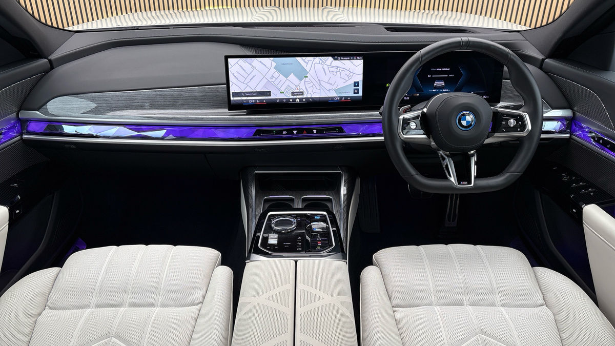 More views of BMW i7