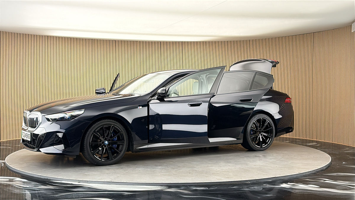 More views of BMW i5