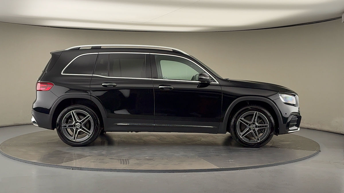 Mercedes-Benz GLB Image 16