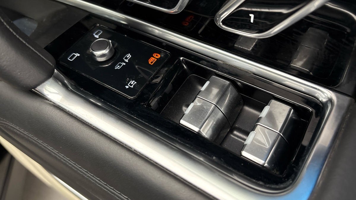 Land Rover Range Rover Image 26