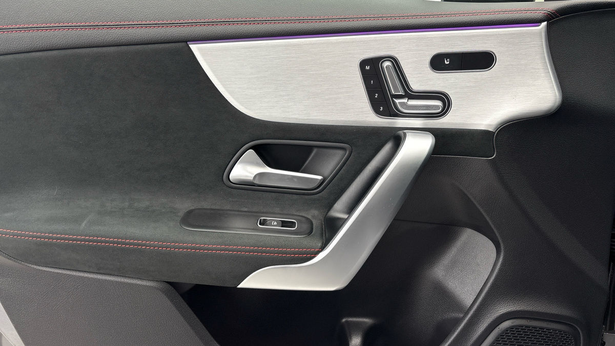 Mercedes-Benz CLA Image 19