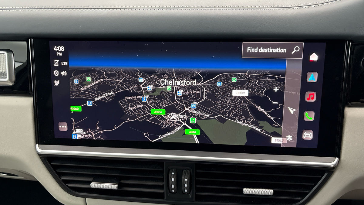 Porsche Cayenne Image 17