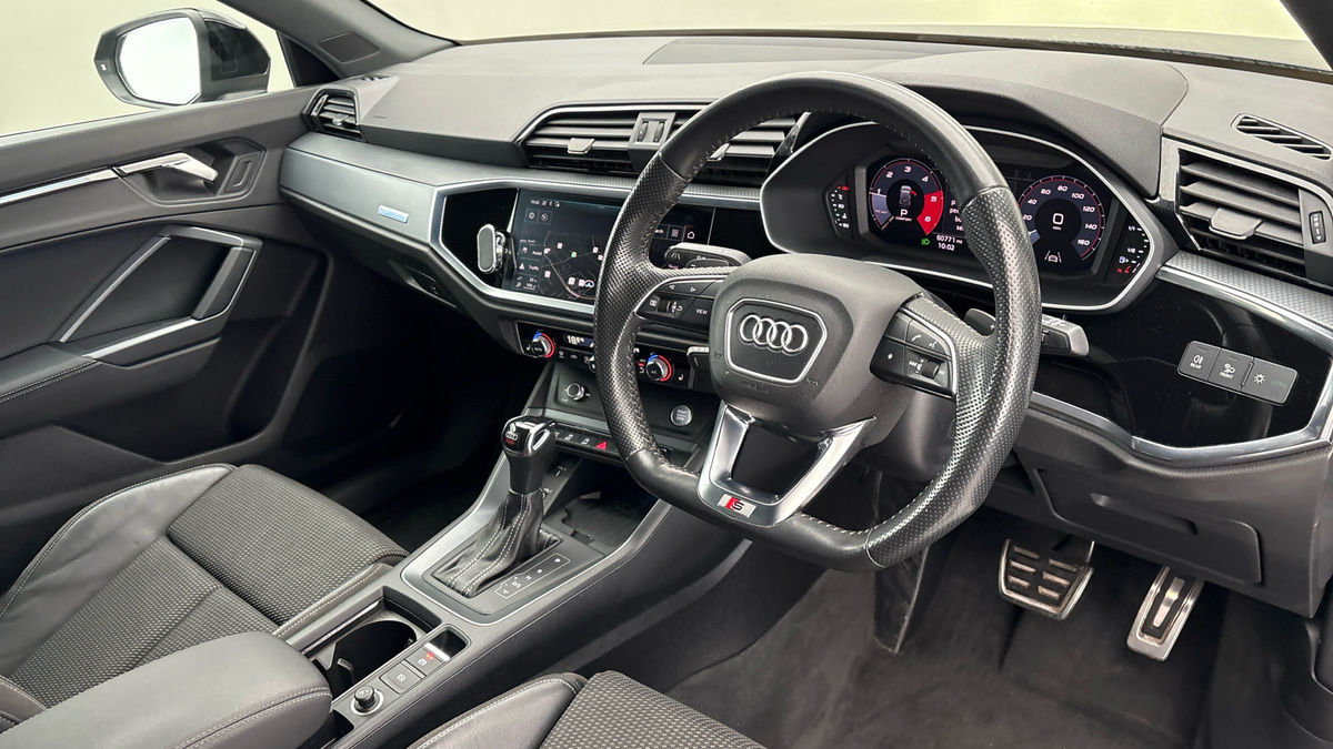 Audi Q3 Image 5
