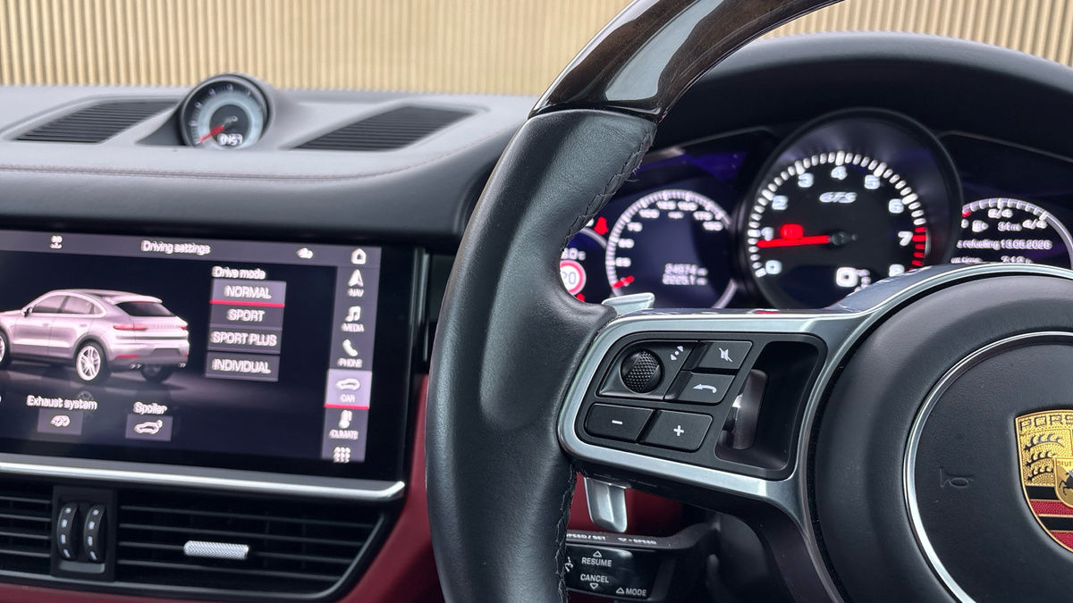 Porsche Cayenne Image 13
