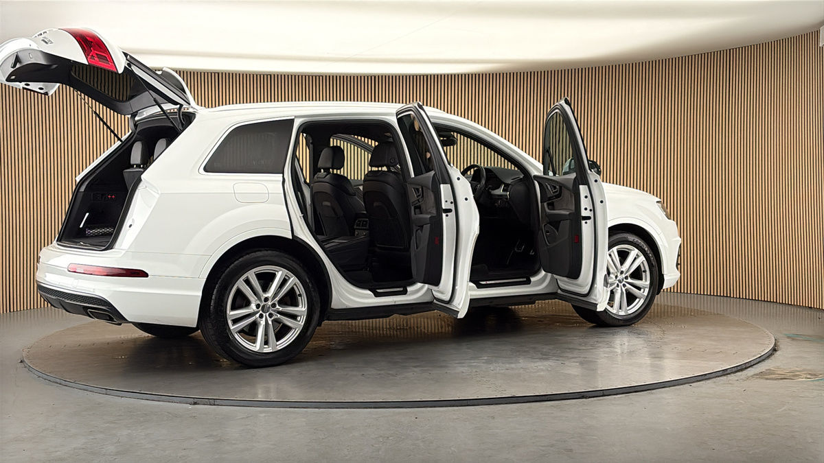 More views of Audi Q7