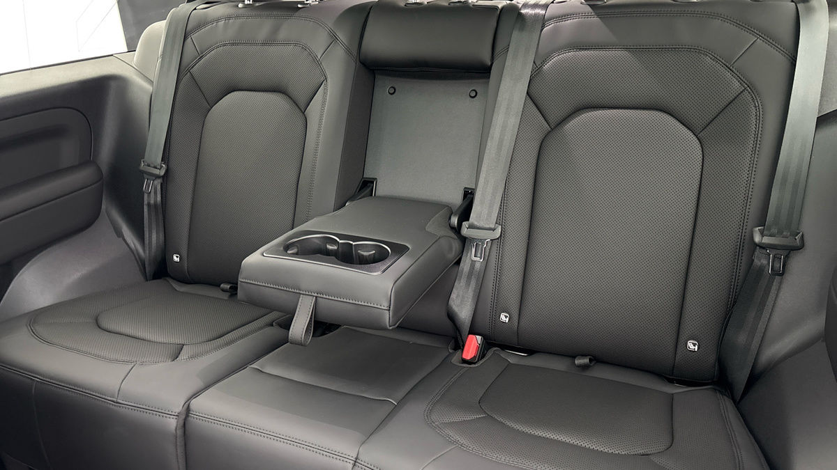 Land Rover Defender 90 Urban Image 9