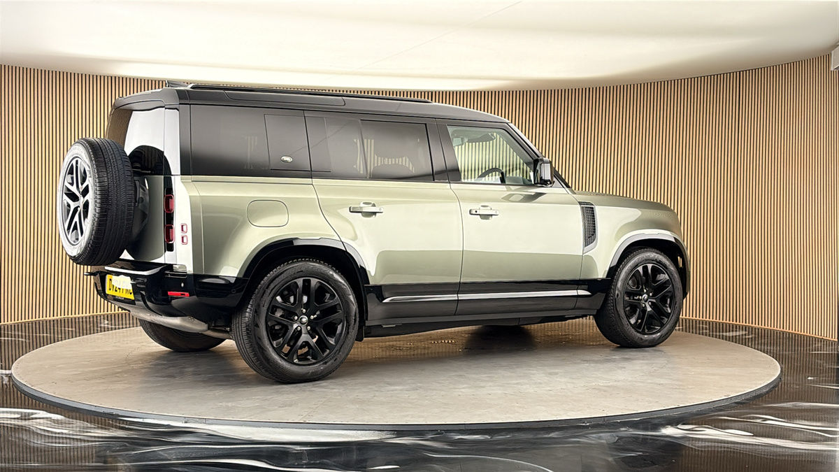 More views of Land Rover Defender 110