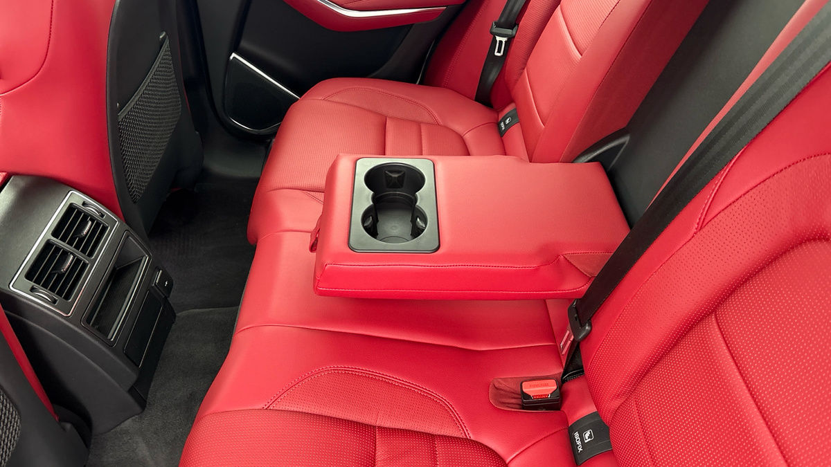 Jaguar F-PACE Image 9