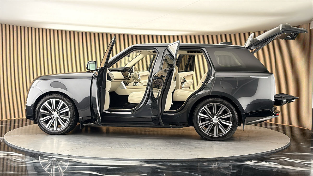 More views of Land Rover Range Rover