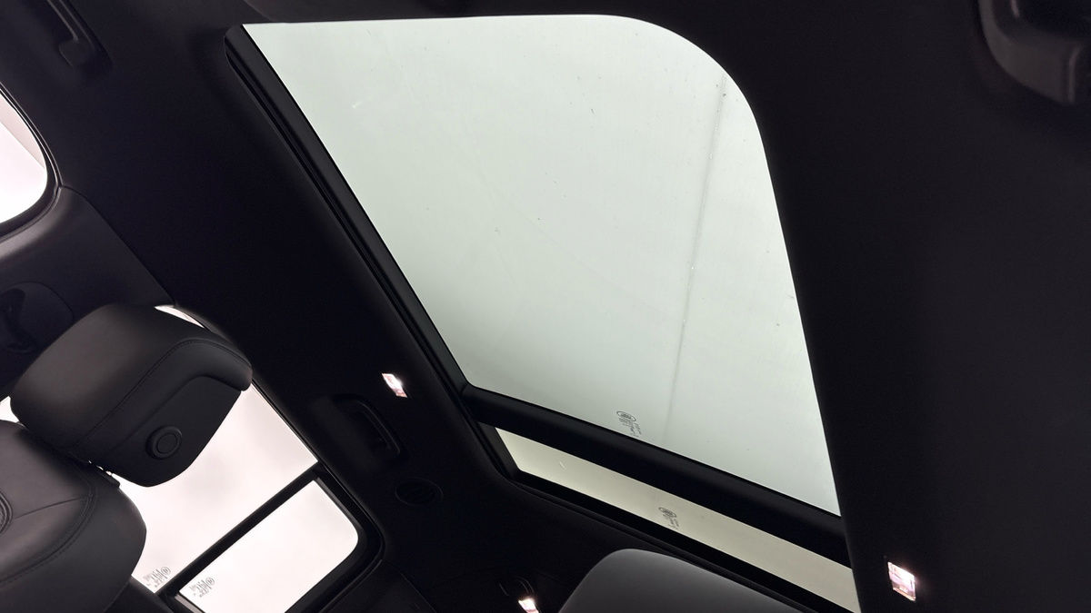 Land Rover Defender 130 Urban Image 6