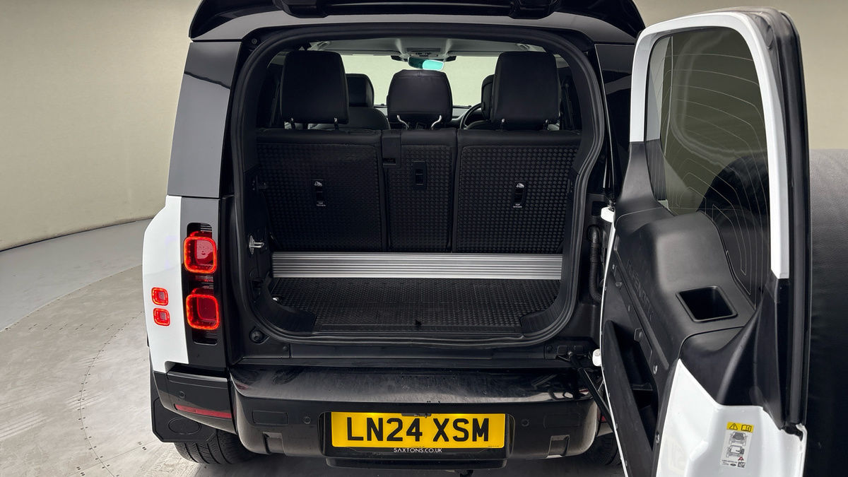 Land Rover Defender 90 Image 11