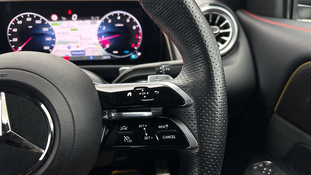 Mercedes-Benz GLB Image 14