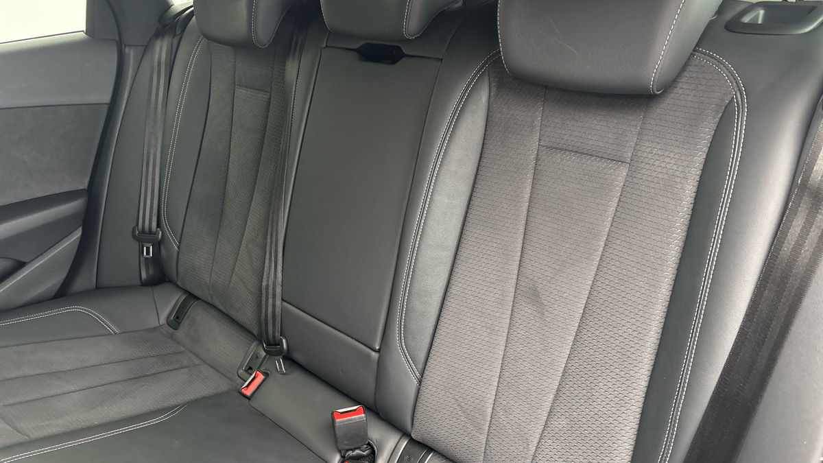 Audi A4 Avant Image 8