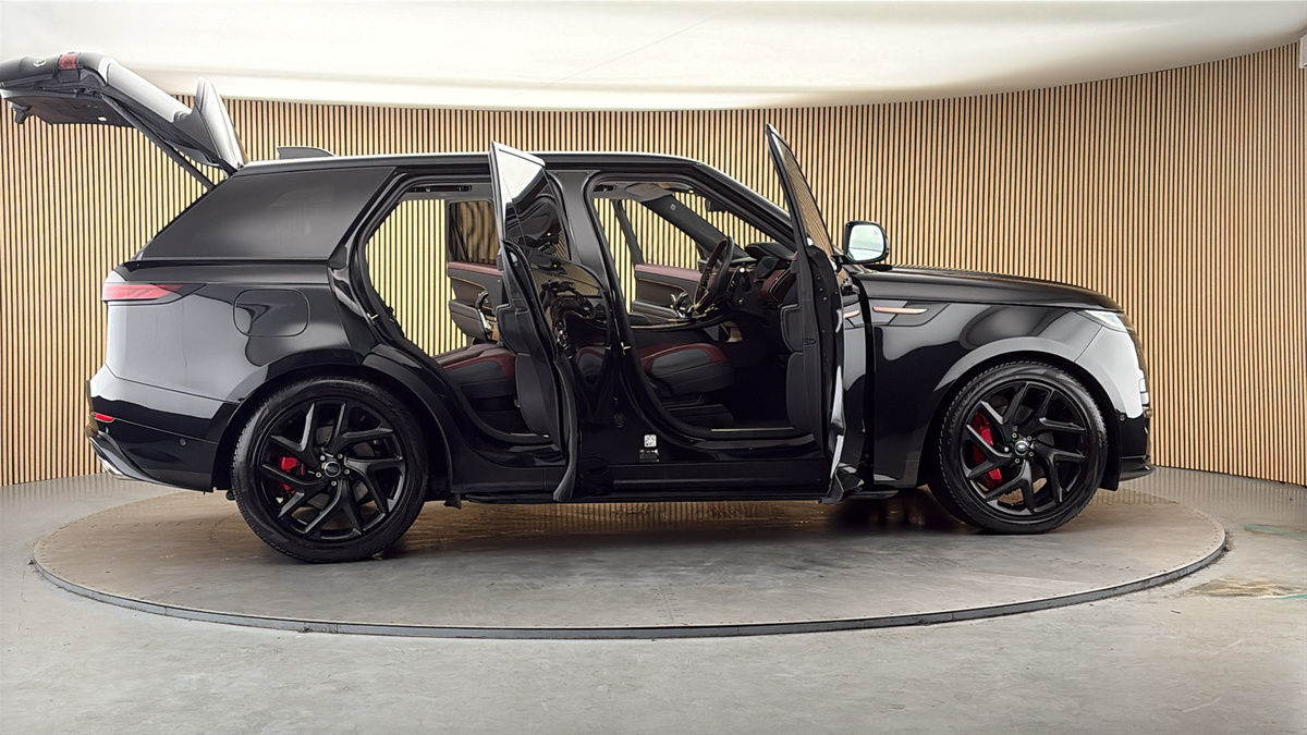 More views of Land Rover Range Rover Sport
