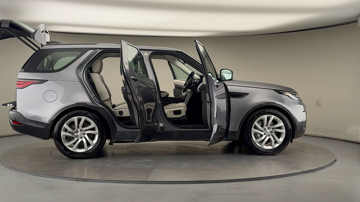 More views of Land Rover Discovery