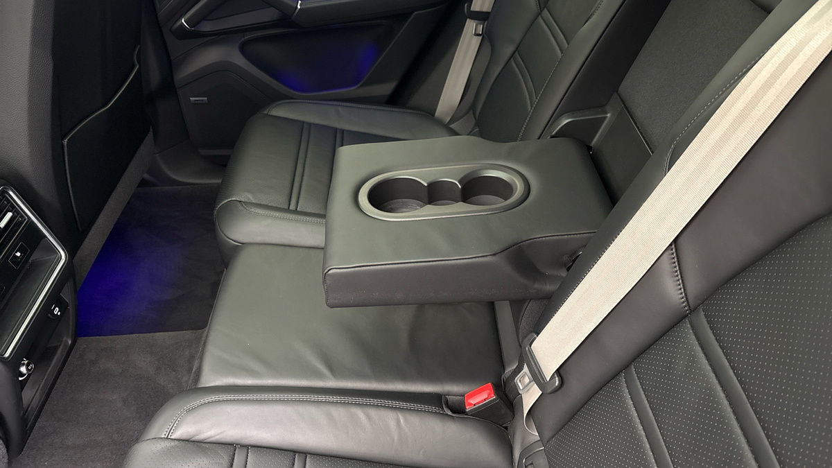 Porsche Cayenne Image 9